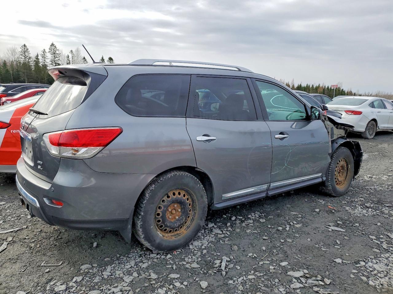 2015 Nissan Pathfinder S - Image 3