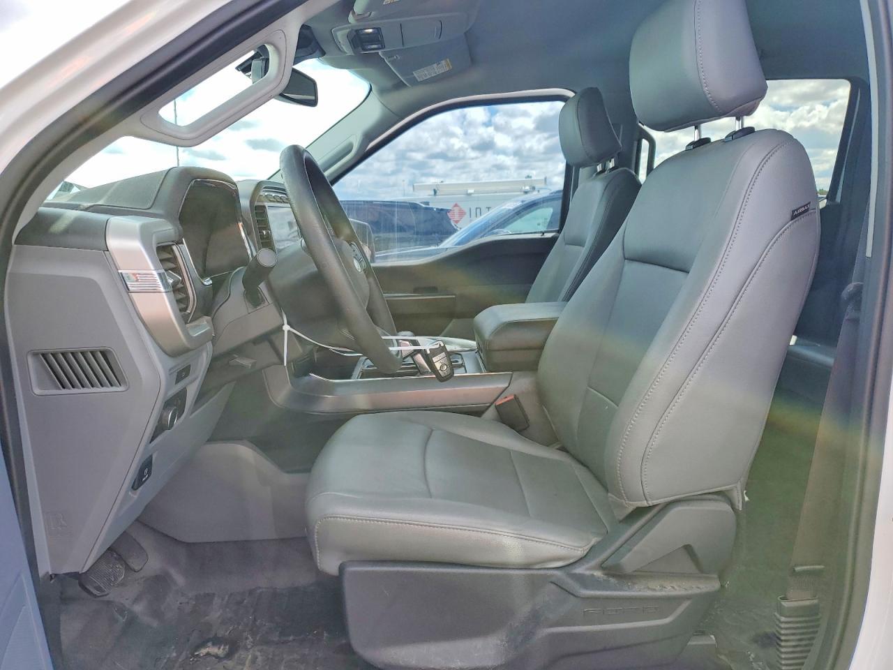 2022 Ford F150 Lightning Pro - Фото 7