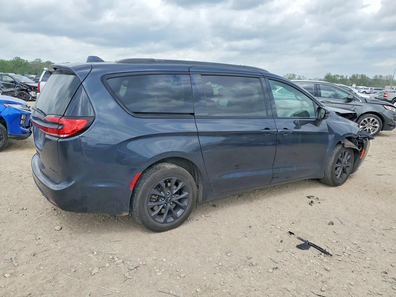 2021 Chrysler Pacifica Limited - Фото 3
