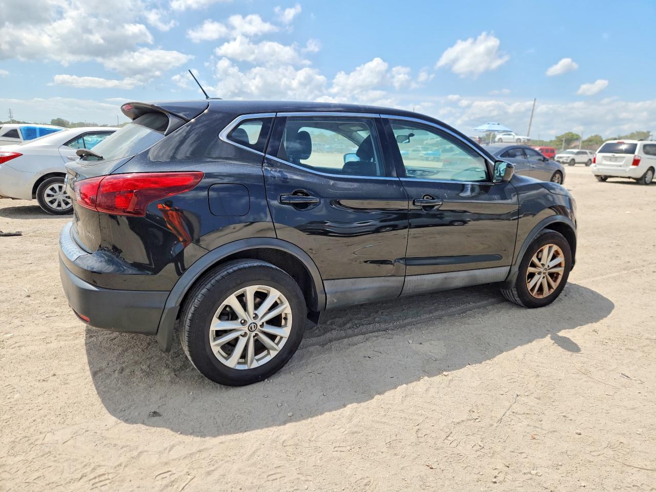 2019 Nissan Rogue Sport S - Image 3