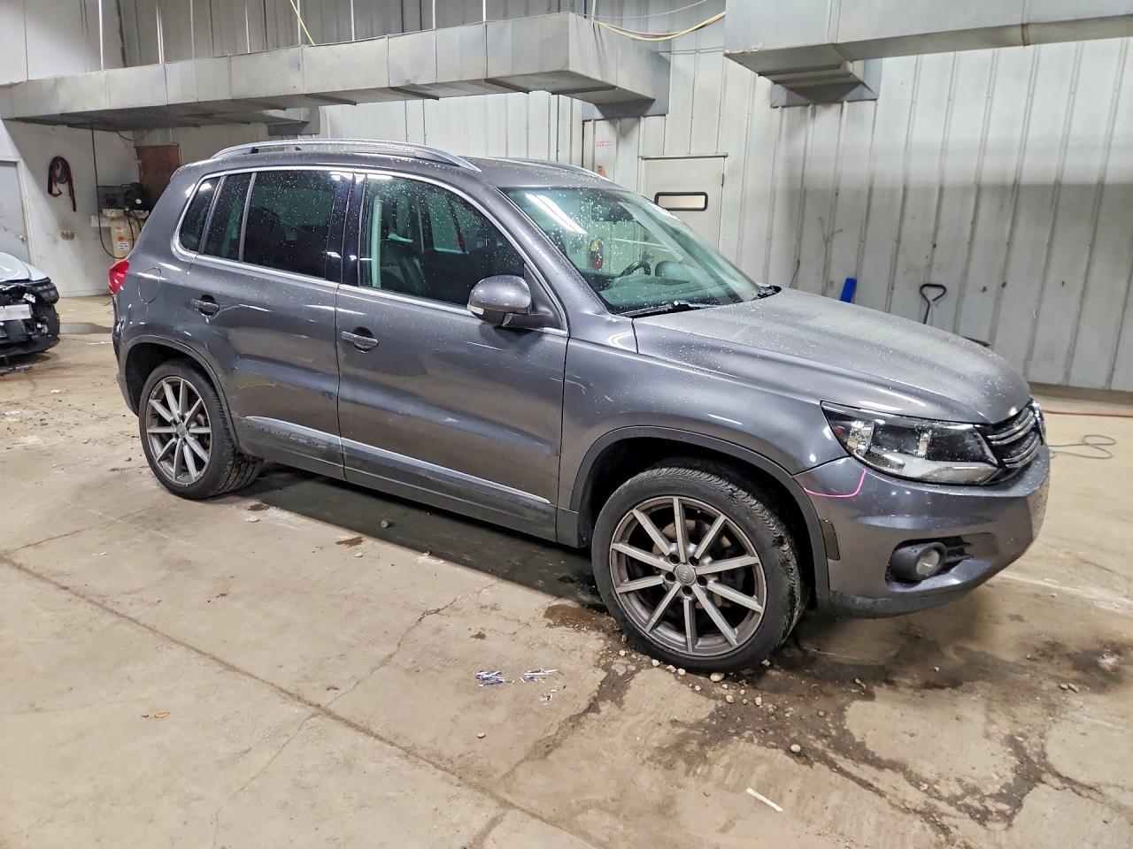 2013 Volkswagen Tiguan S - Фото 4