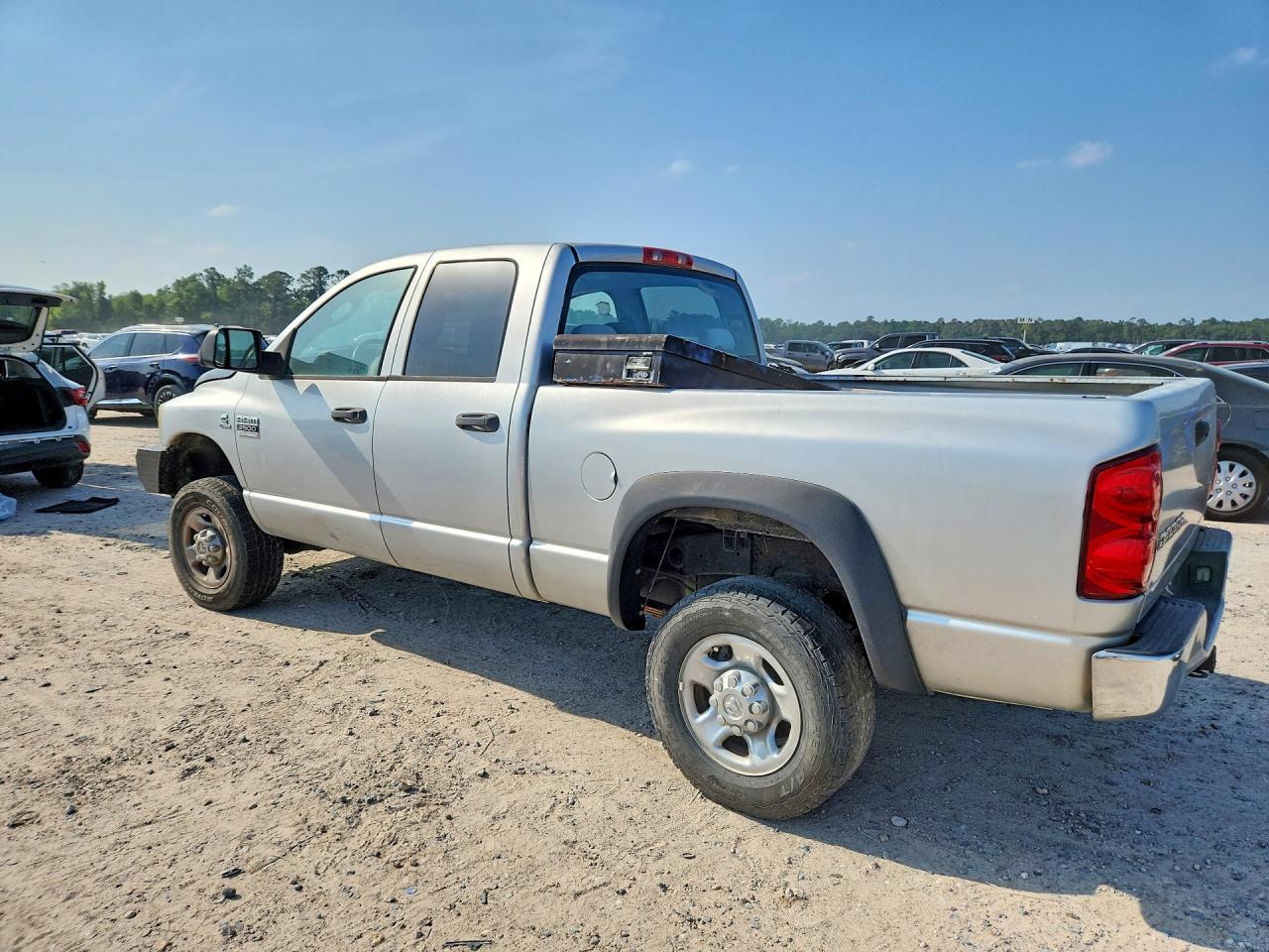 2007 Dodge Ram 2500 St - Фото 2