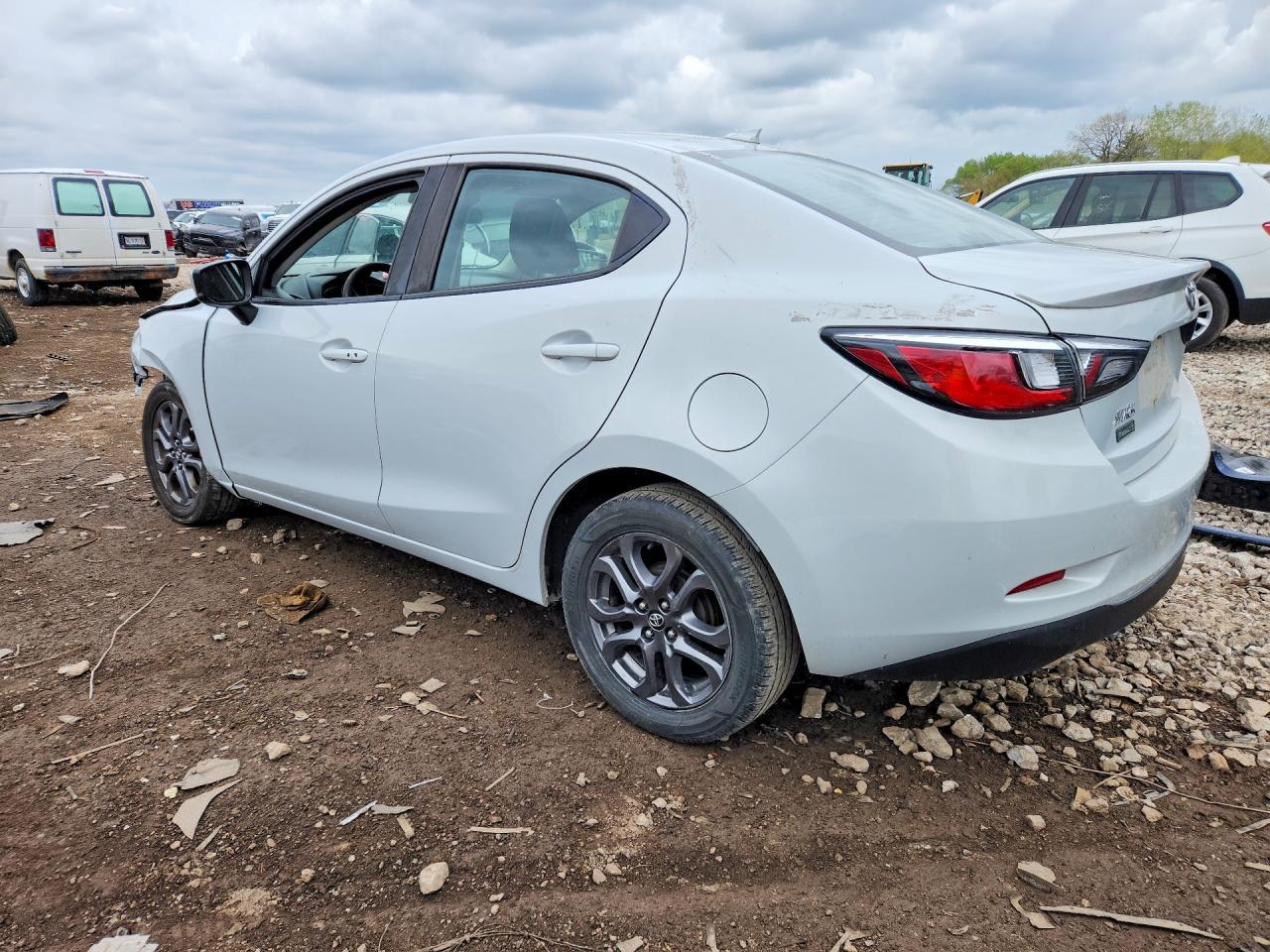 2019 Toyota Yaris Le - Image 2