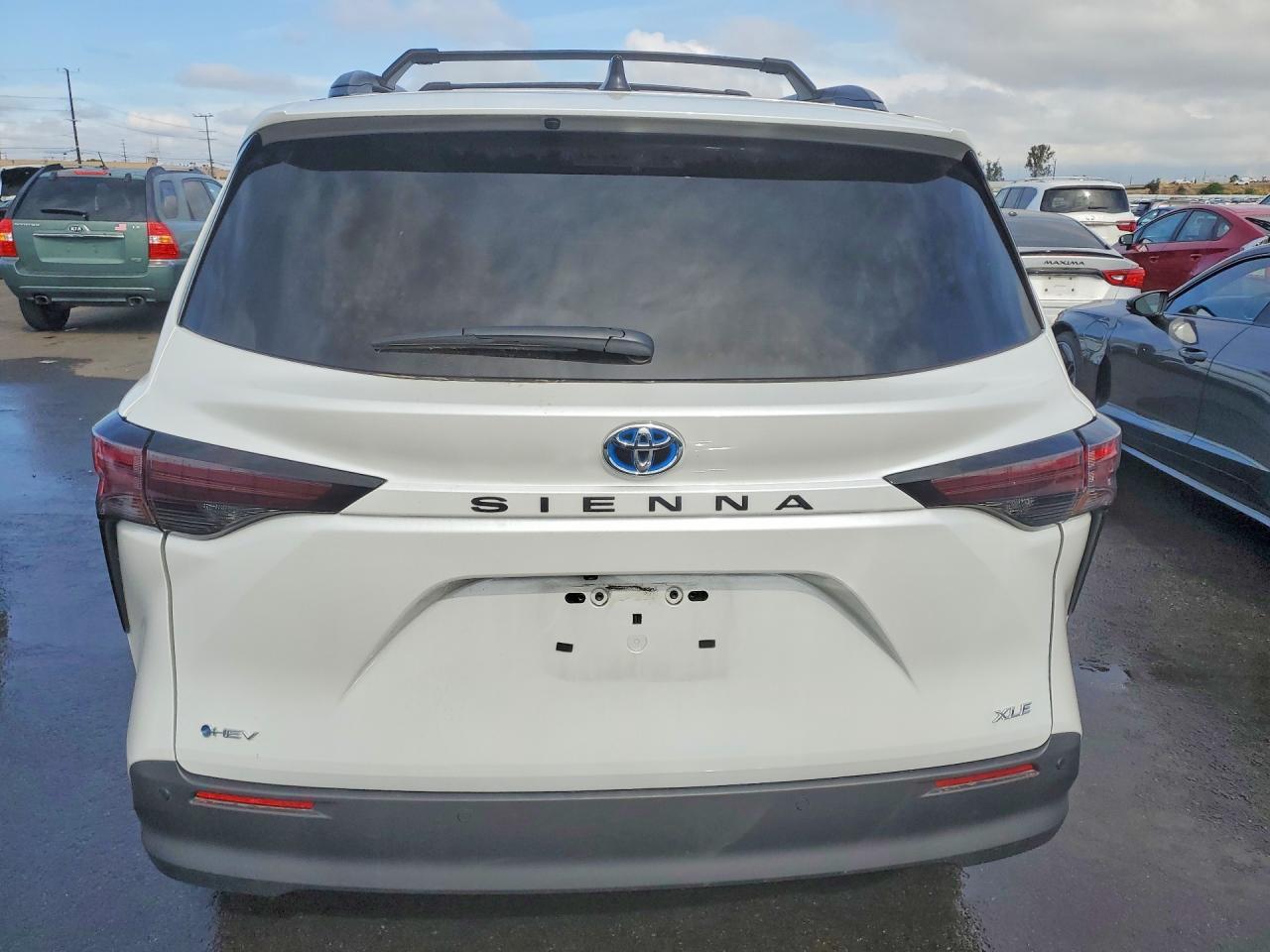 2025 Toyota Sienna Xle 7-Passenger - Image 6