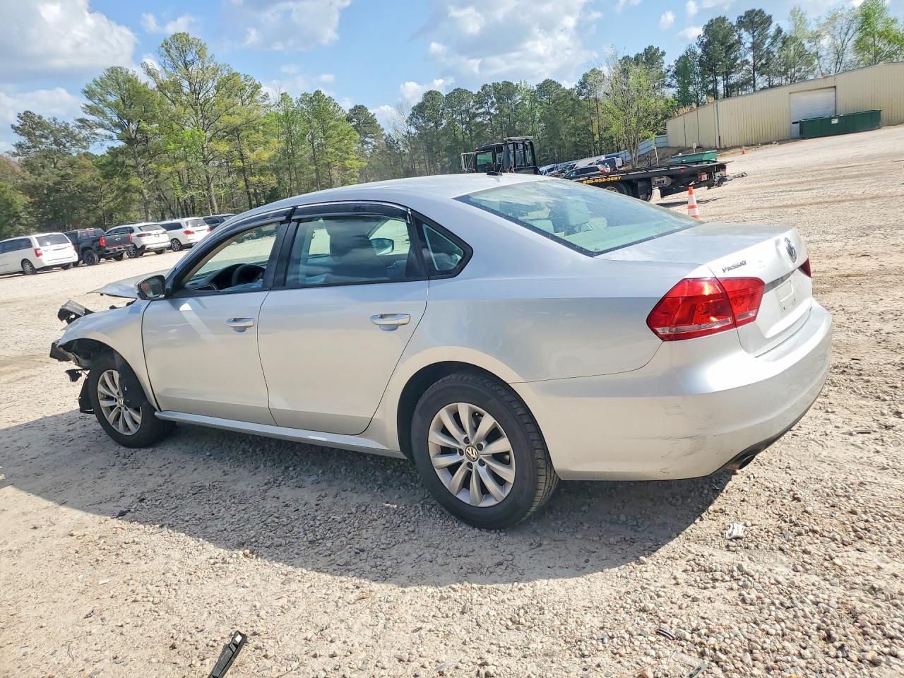 2013 Volkswagen Passat S - Image 2