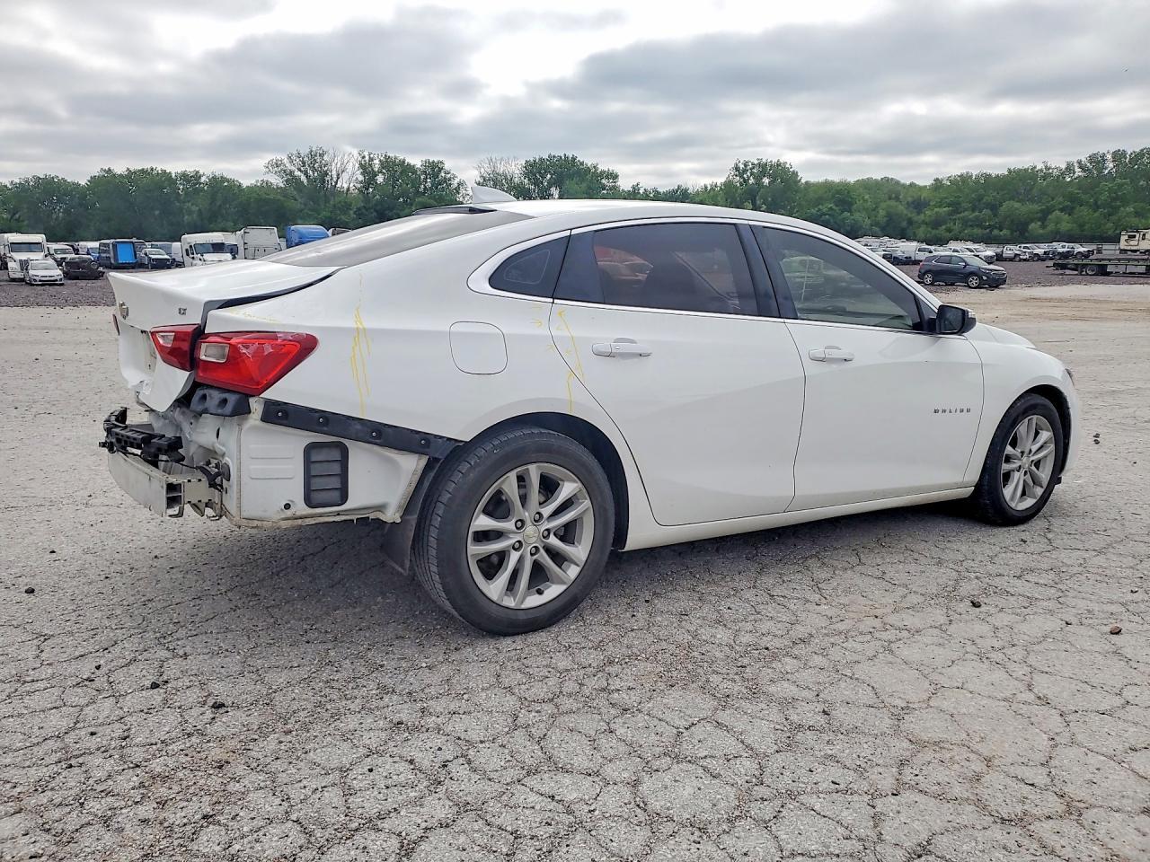 2017 Chevrolet Malibu Lt - Image 3