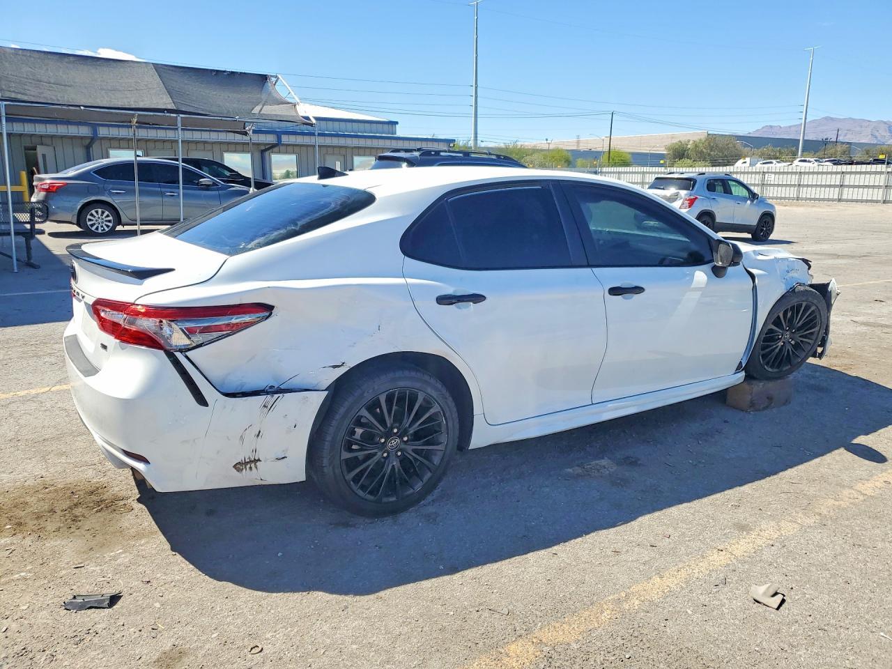 2019 Toyota Camry Se - Фото 3