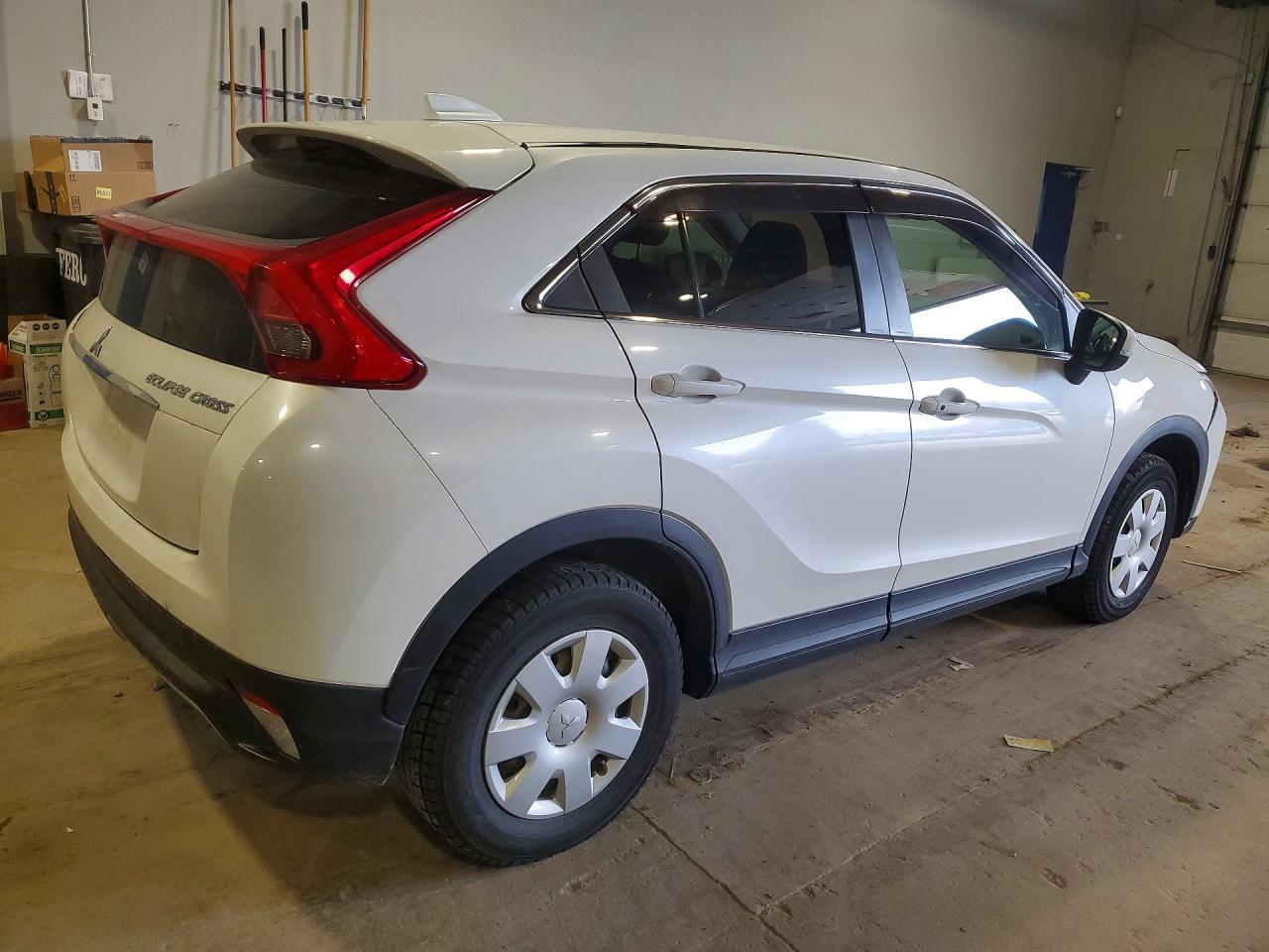 2019 Mitsubishi Eclipse Cross Le - Image 3