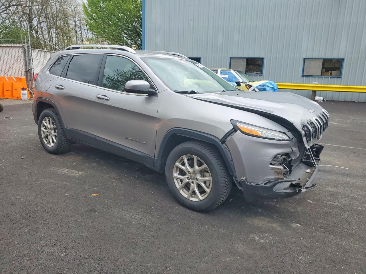 2017 Jeep Cherokee Latitude - Image 4