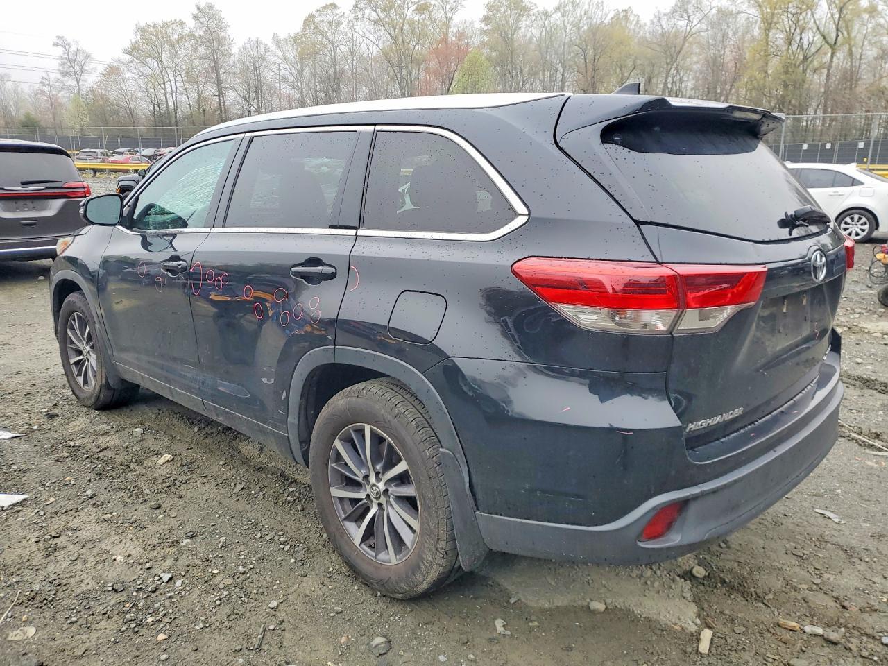 2017 Toyota Highlander Xle - Image 2
