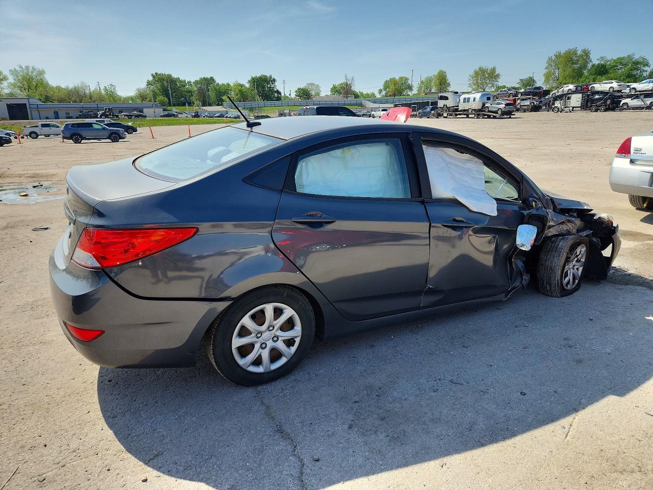 2013 Hyundai Accent Gls - Фото 3