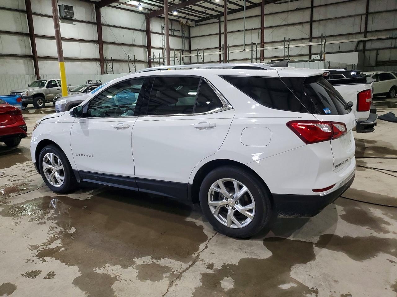 2020 Chevrolet Equinox Lt - Image 2