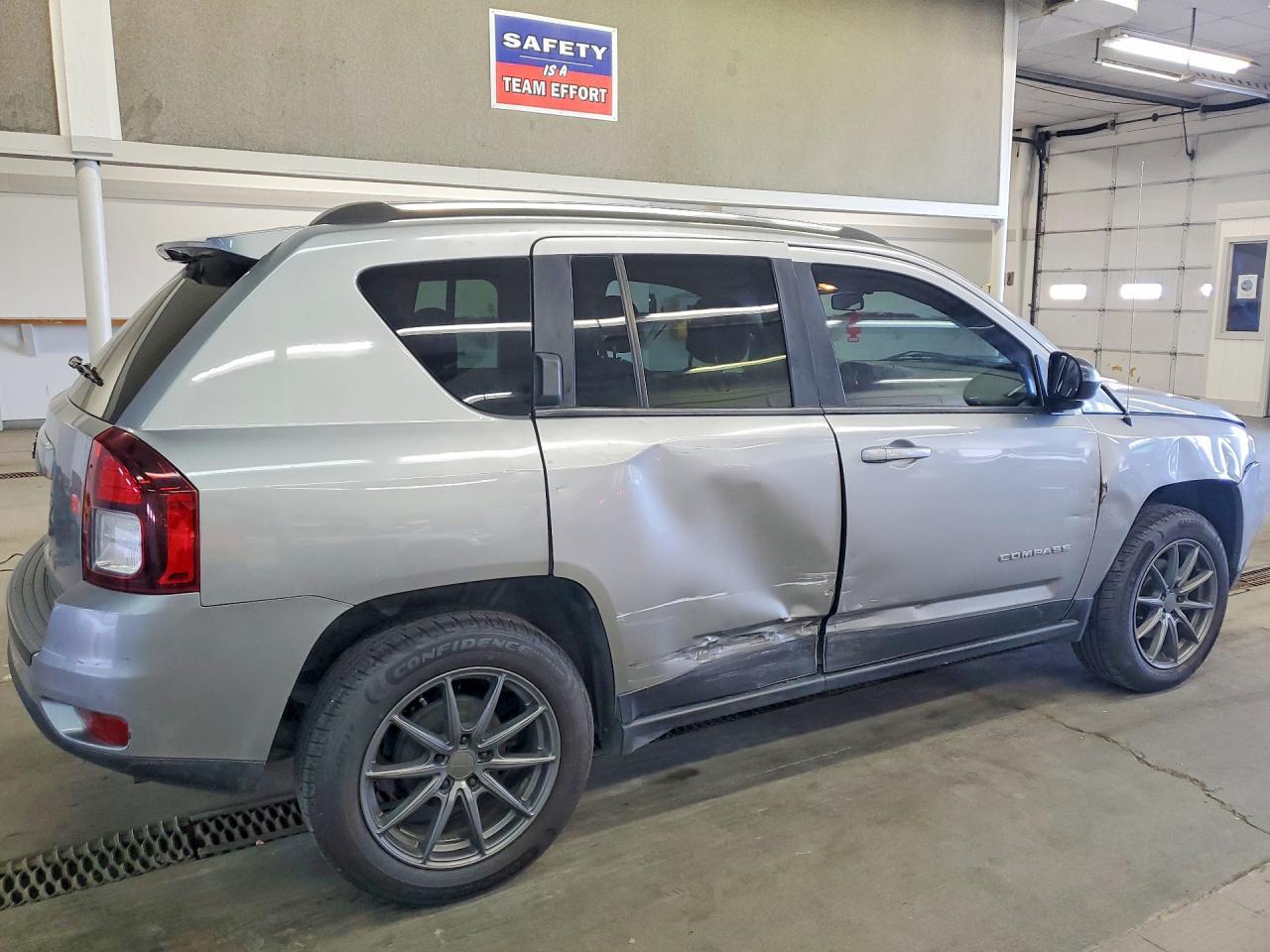 2015 Jeep Compass Sport - Фото 3
