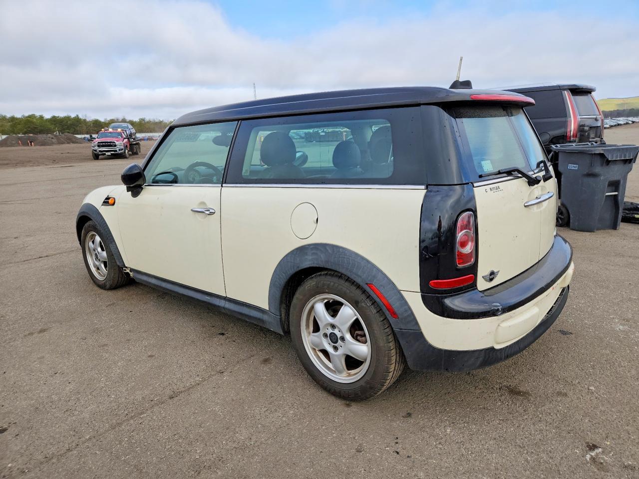 2011 Mini Cooper Clubman - Image 2