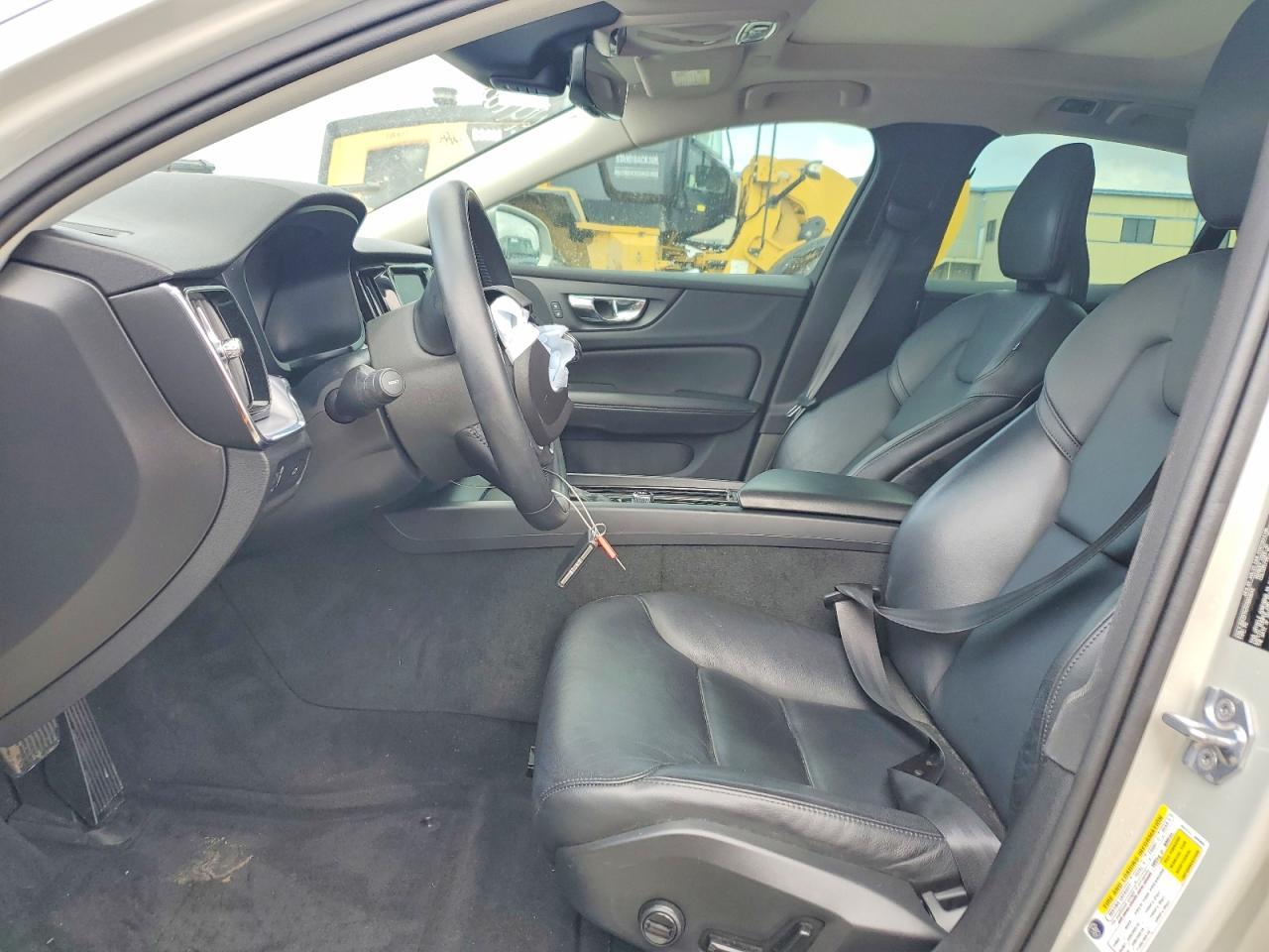 2019 Volvo S60 T6 Momentum - Фото 7