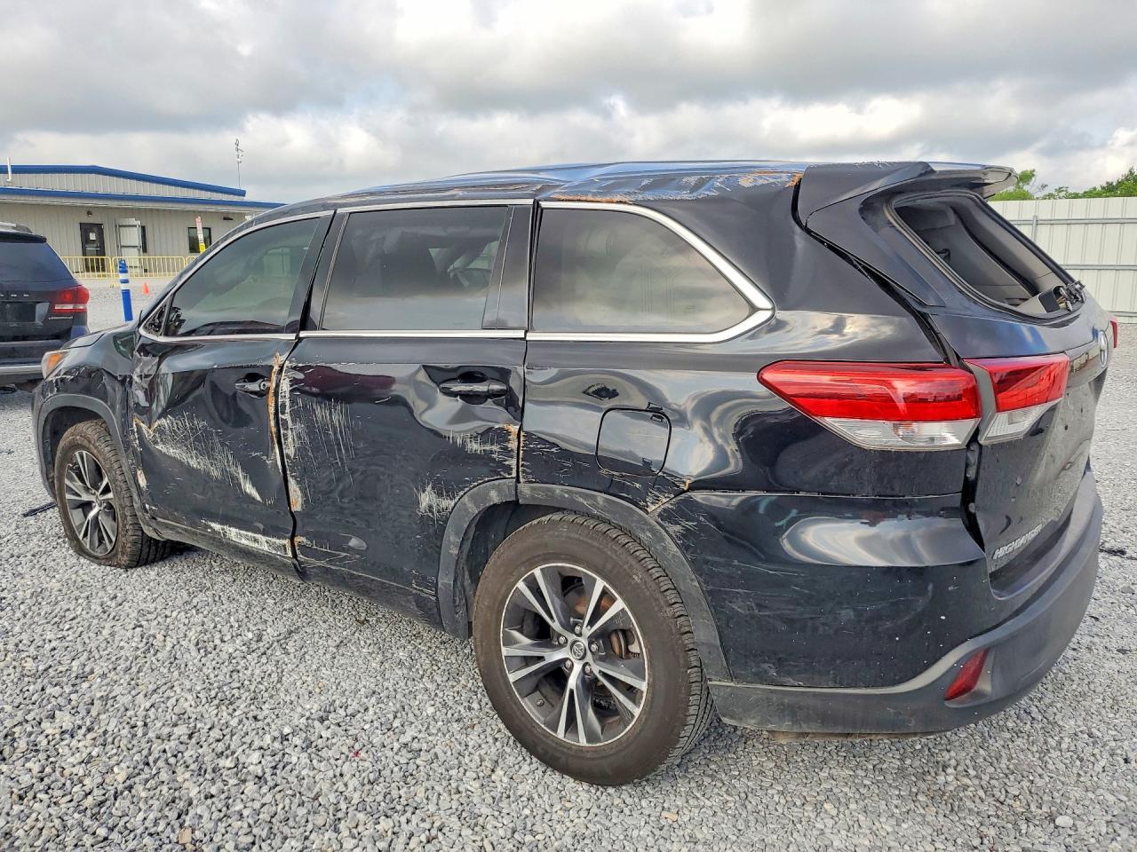 2018 Toyota Highlander Le - Фото 2