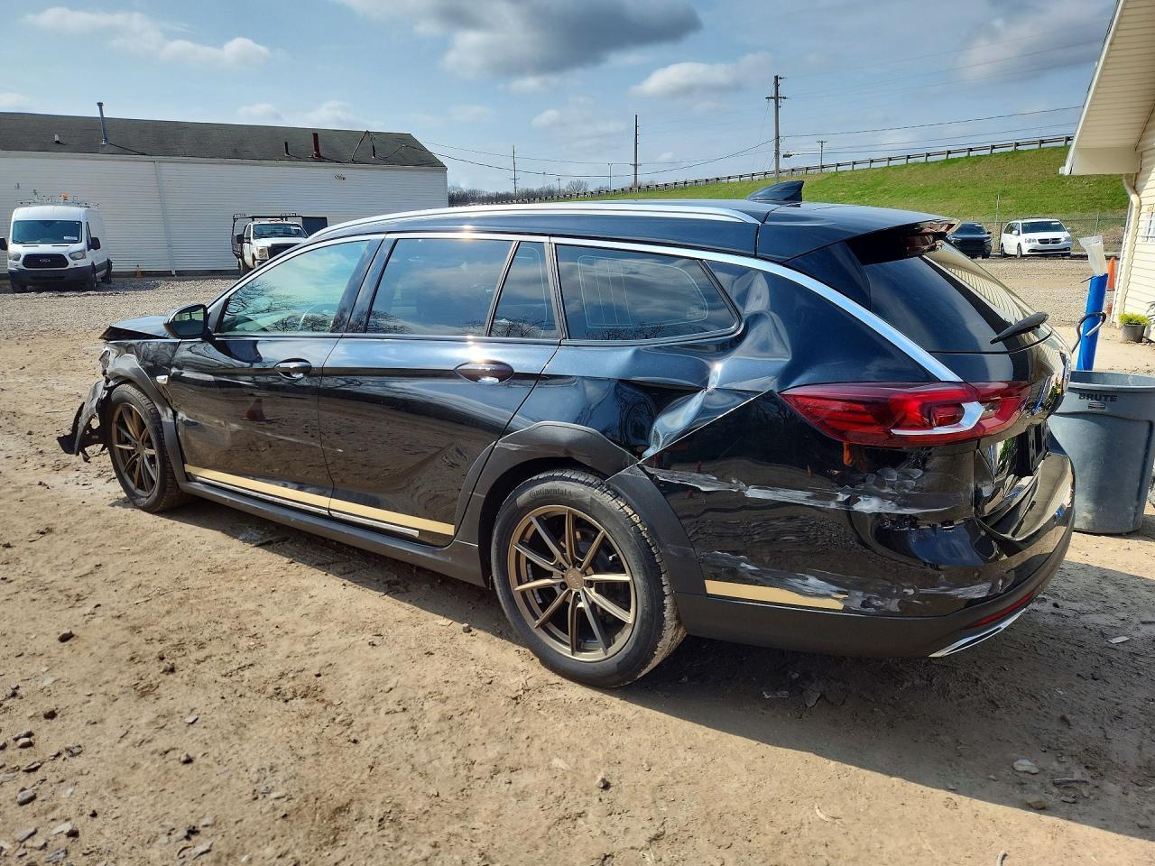 2019 Buick Regal Tourx Preferred - Image 2