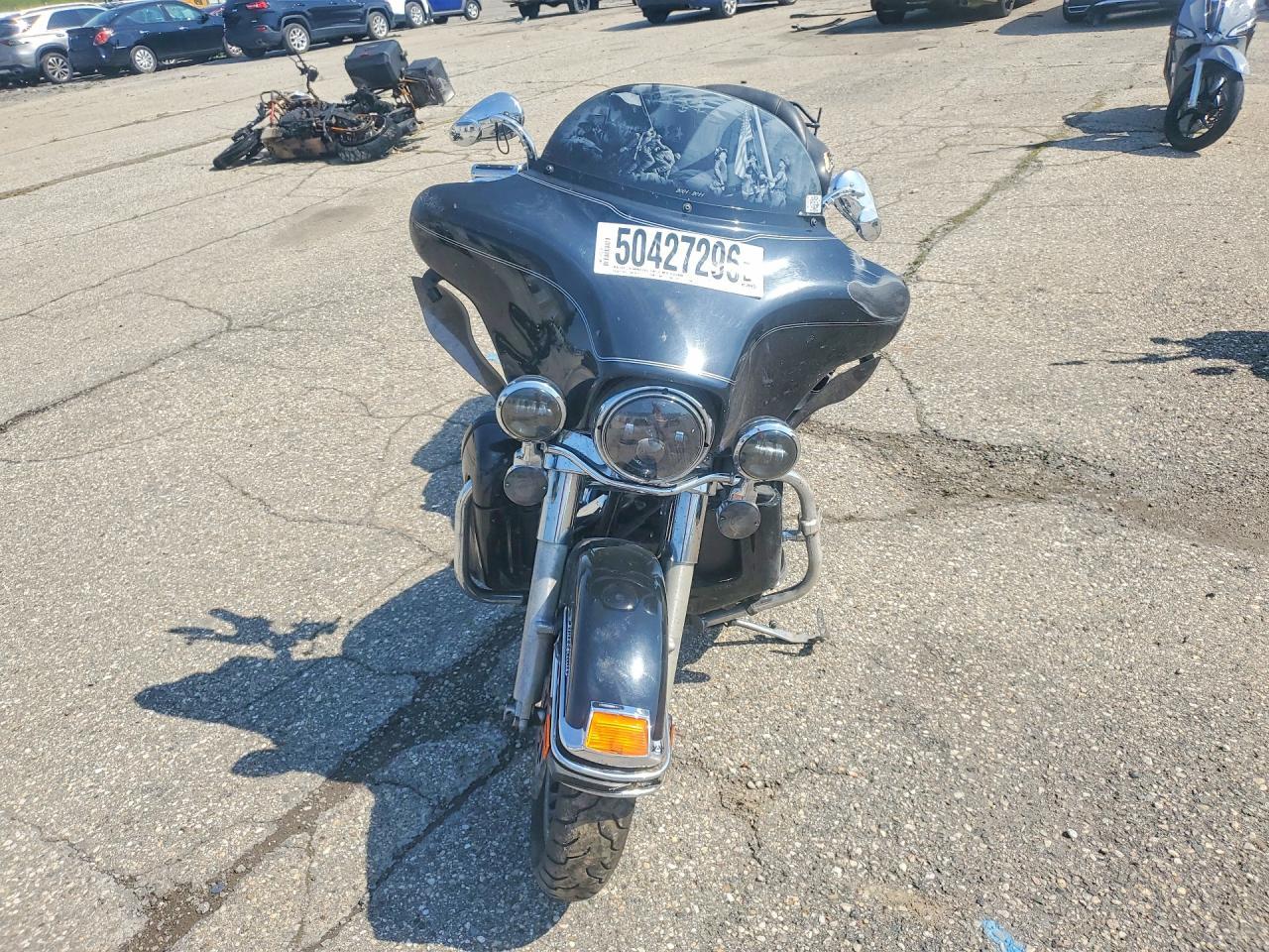 2011 Harley-Davidson Flhtcu - Image 2