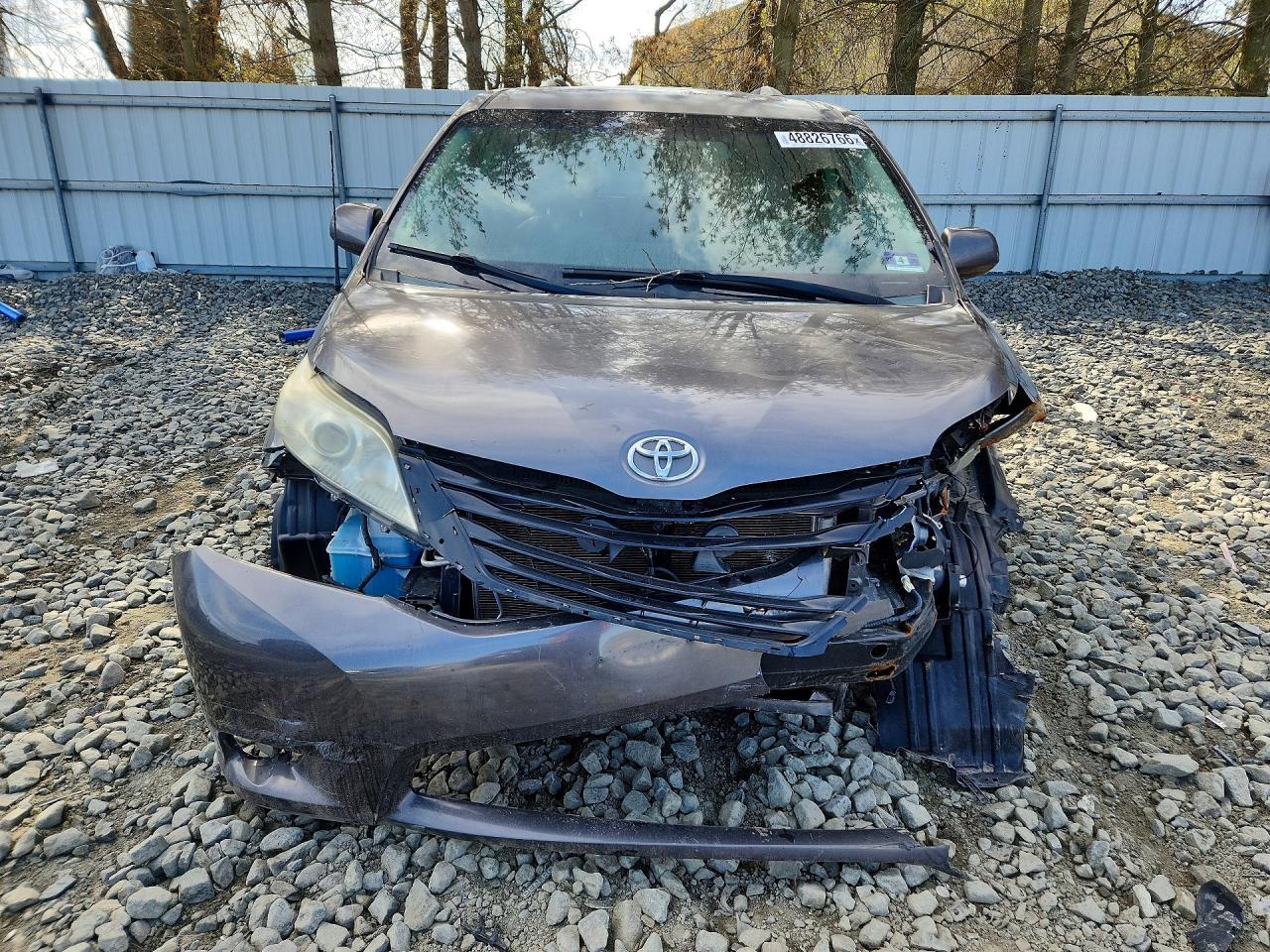 2011 Toyota Sienna Xle 8-Passenger - Фото 5