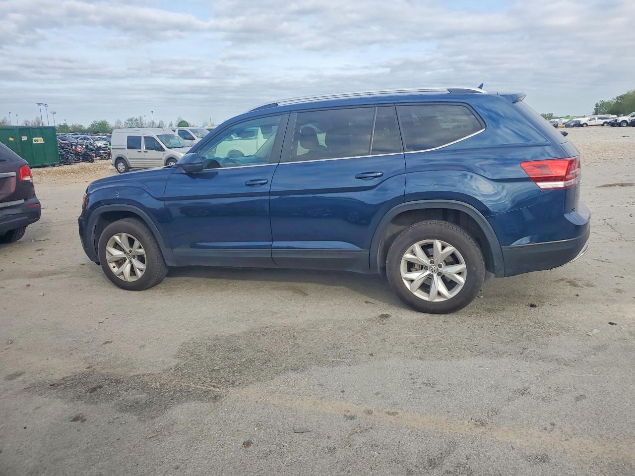 2018 Volkswagen Atlas Se - Image 2
