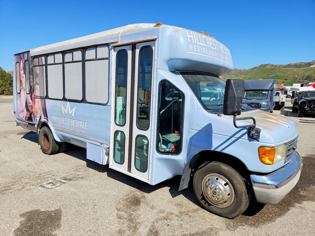2003 Ford Econoline E450 Super Duty Cutaway Van - Фото 4