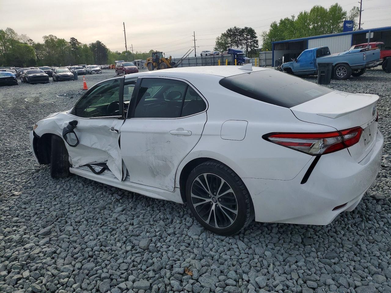 2018 Toyota Camry Se - Фото 2