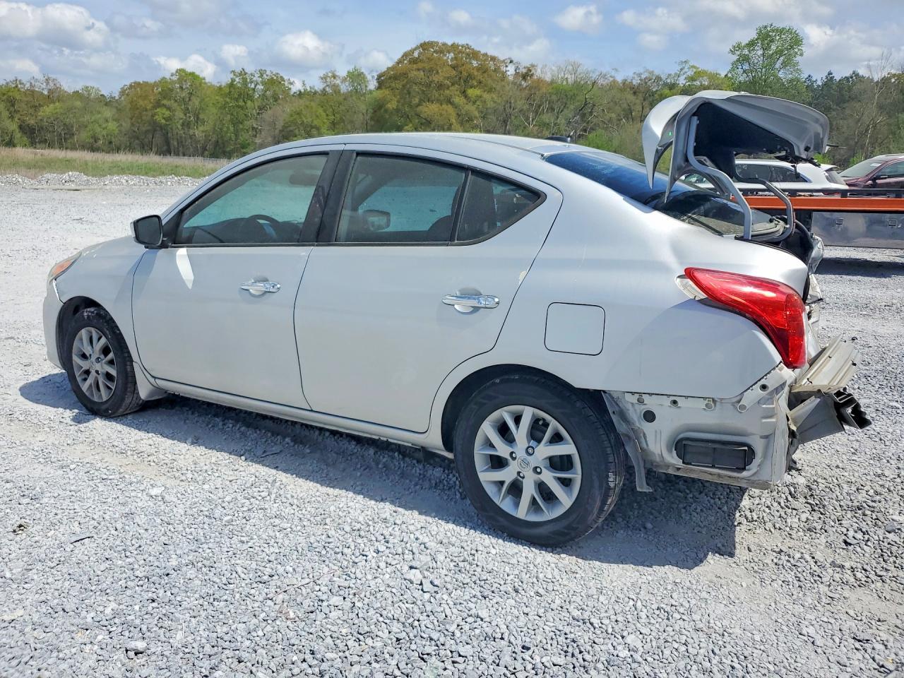 2017 Nissan Versa 1.6 S - Image 2