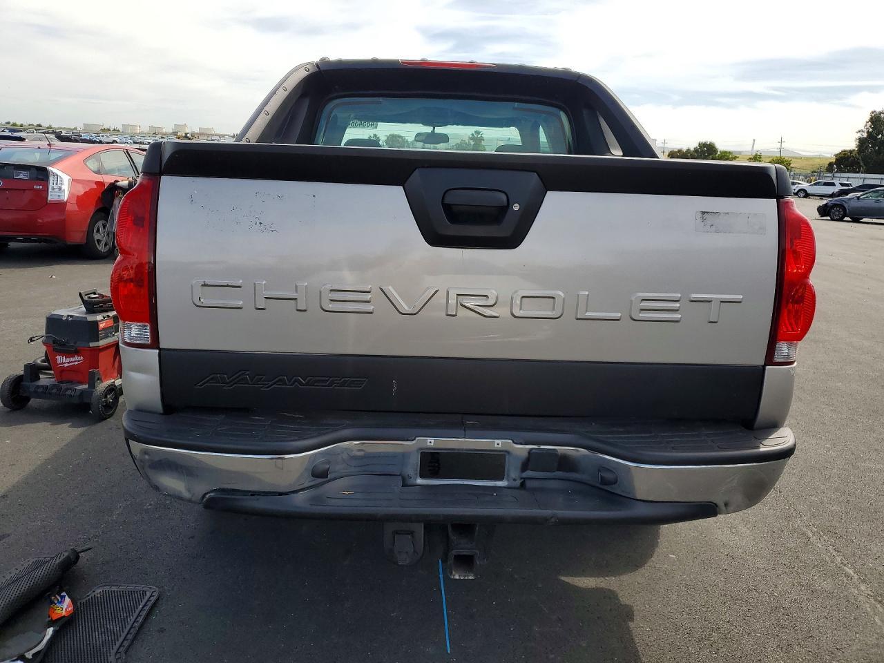 2004 Chevrolet Avalanche C1500 - Image 6