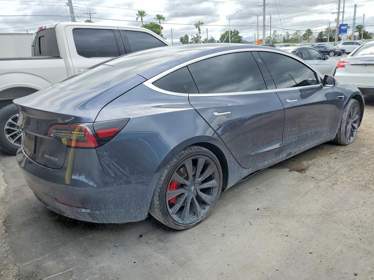 2020 Tesla Model 3 - Фото 3