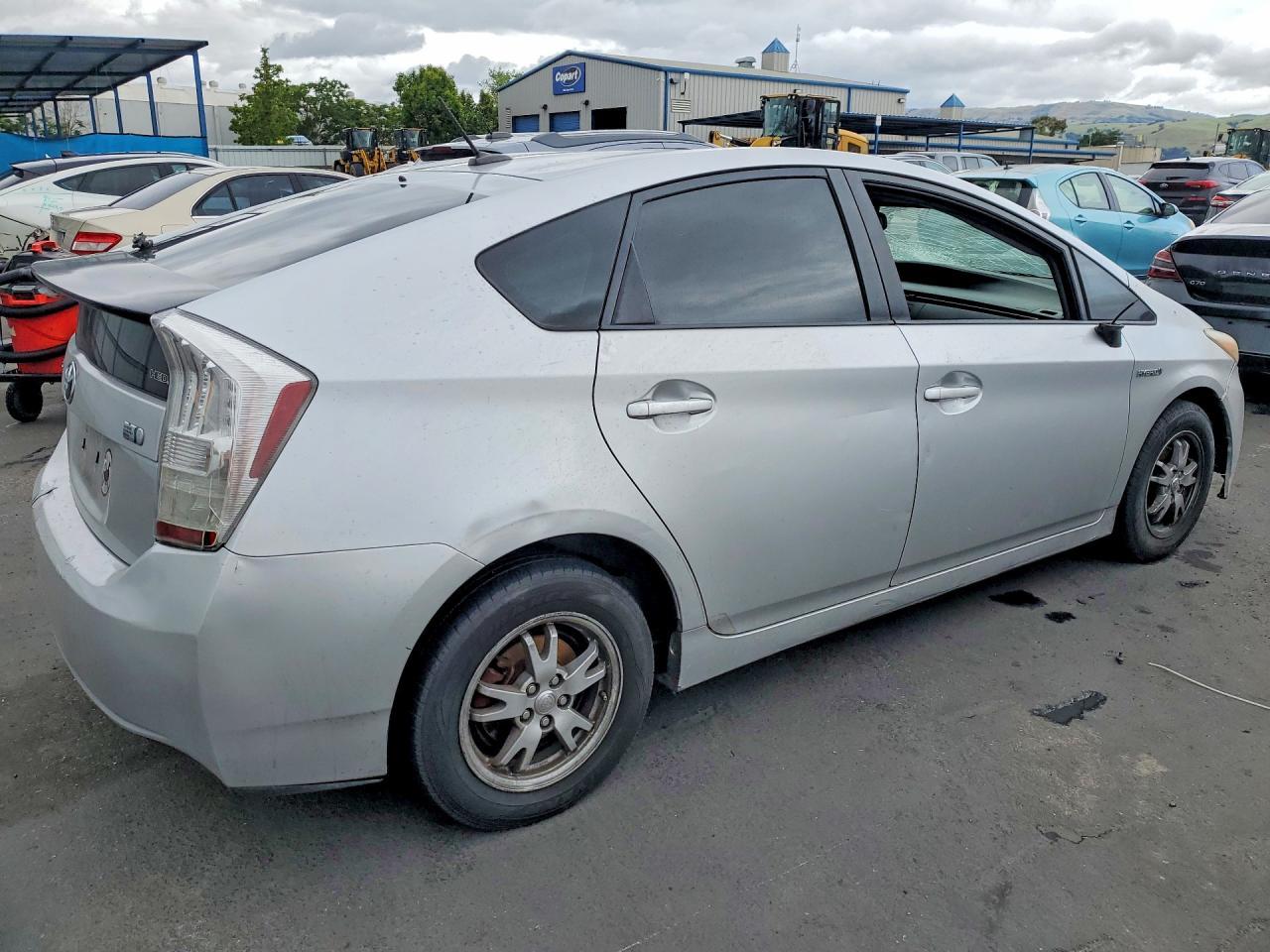 2011 Toyota Prius Three - Фото 3