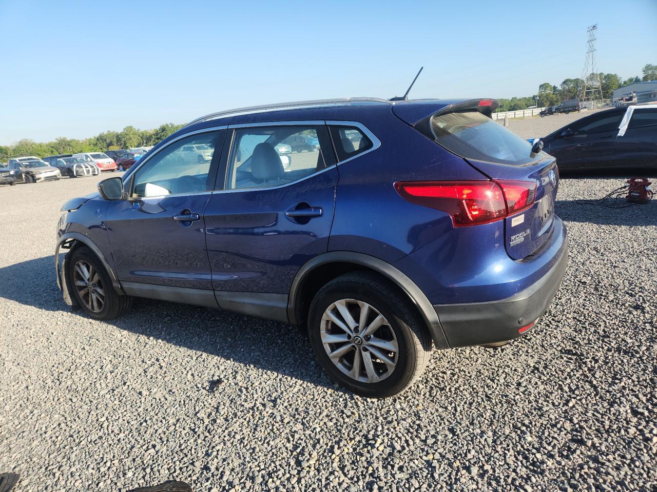 2019 Nissan Rogue Sport Sv - Image 2