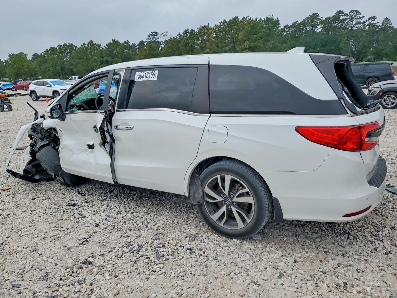 2022 Honda Odyssey Touring - Фото 2