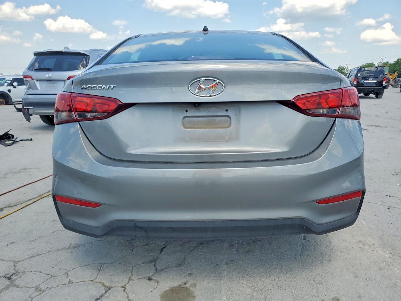2022 Hyundai Accent Se - Image 6