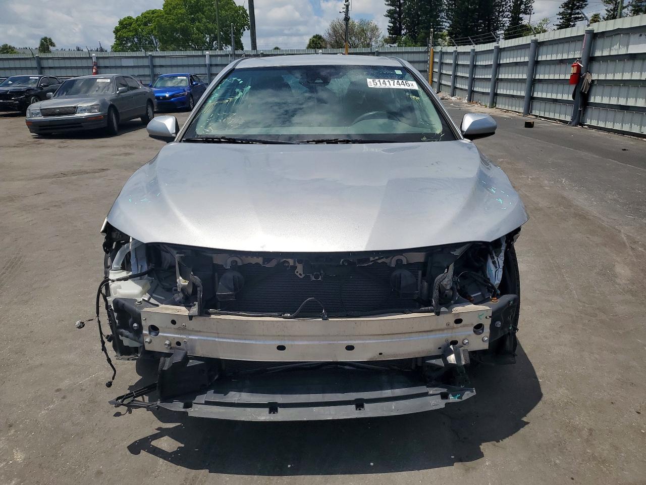 2020 Toyota Camry Le - Фото 5