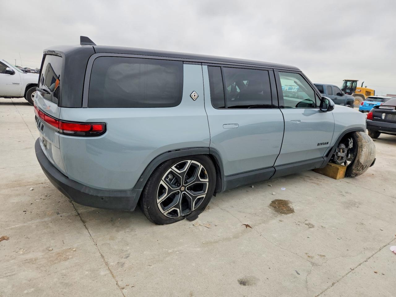 2026 Rivian R1S Adventure - Image 3