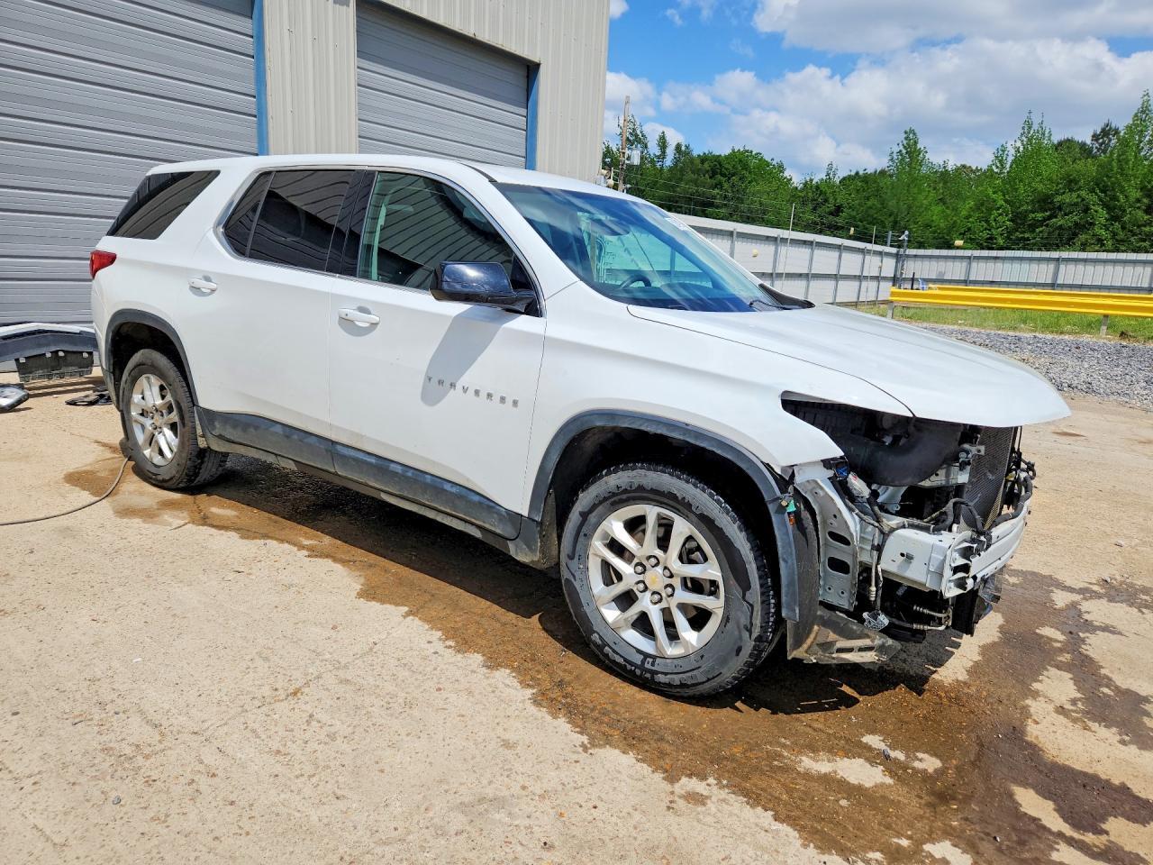 2020 Chevrolet Traverse Ls - Image 4