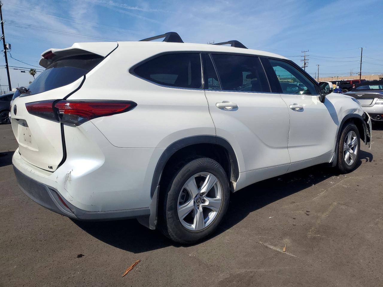 2021 Toyota Highlander L - Фото 3