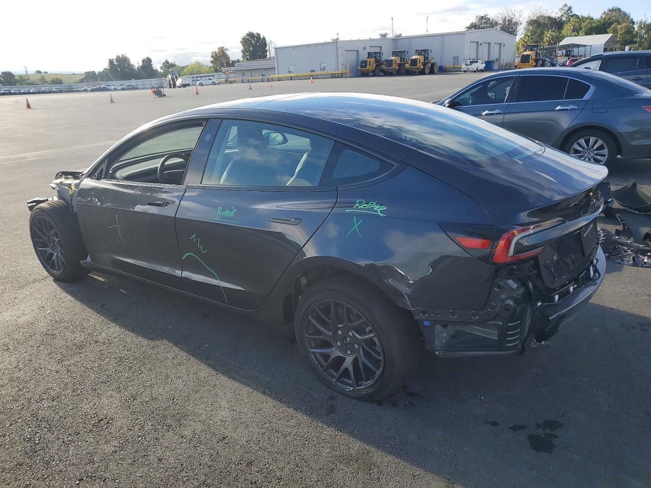 2025 Tesla Model 3 - Image 2