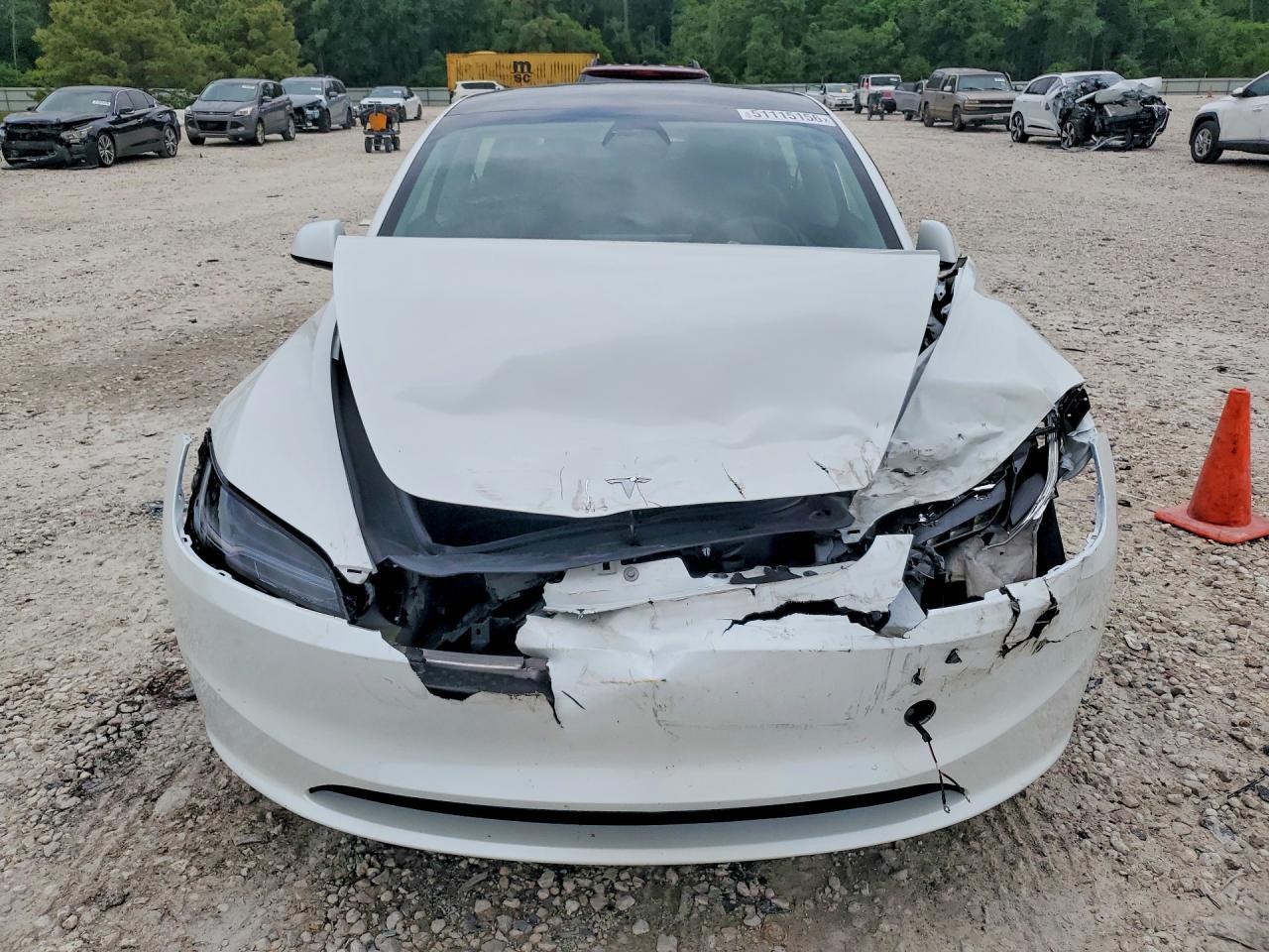 2025 Tesla Model 3 - Фото 5