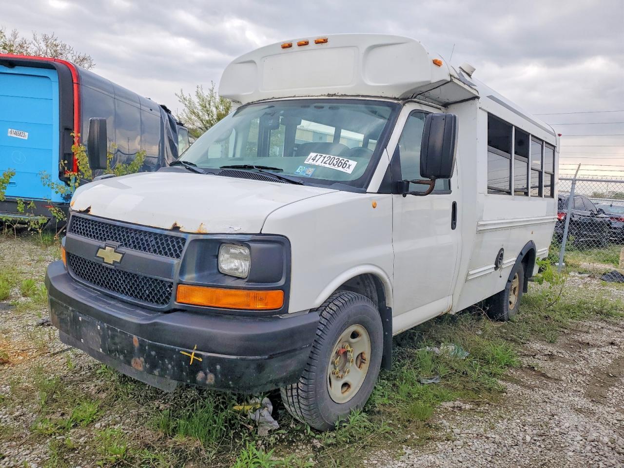 2012 Chevrolet Express Shuttle Bus - Фото 2