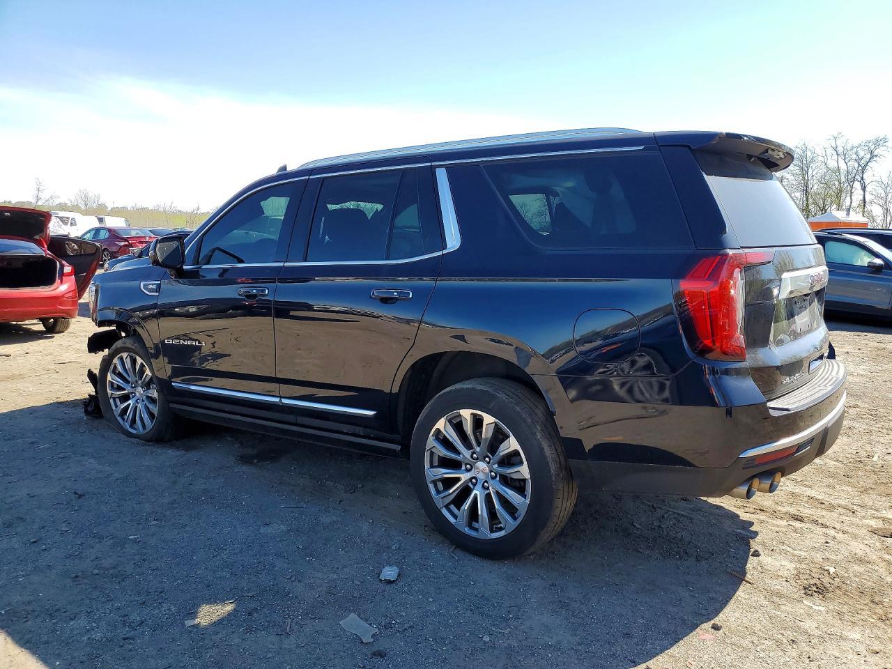2021 GMC Yukon Denali - Фото 2