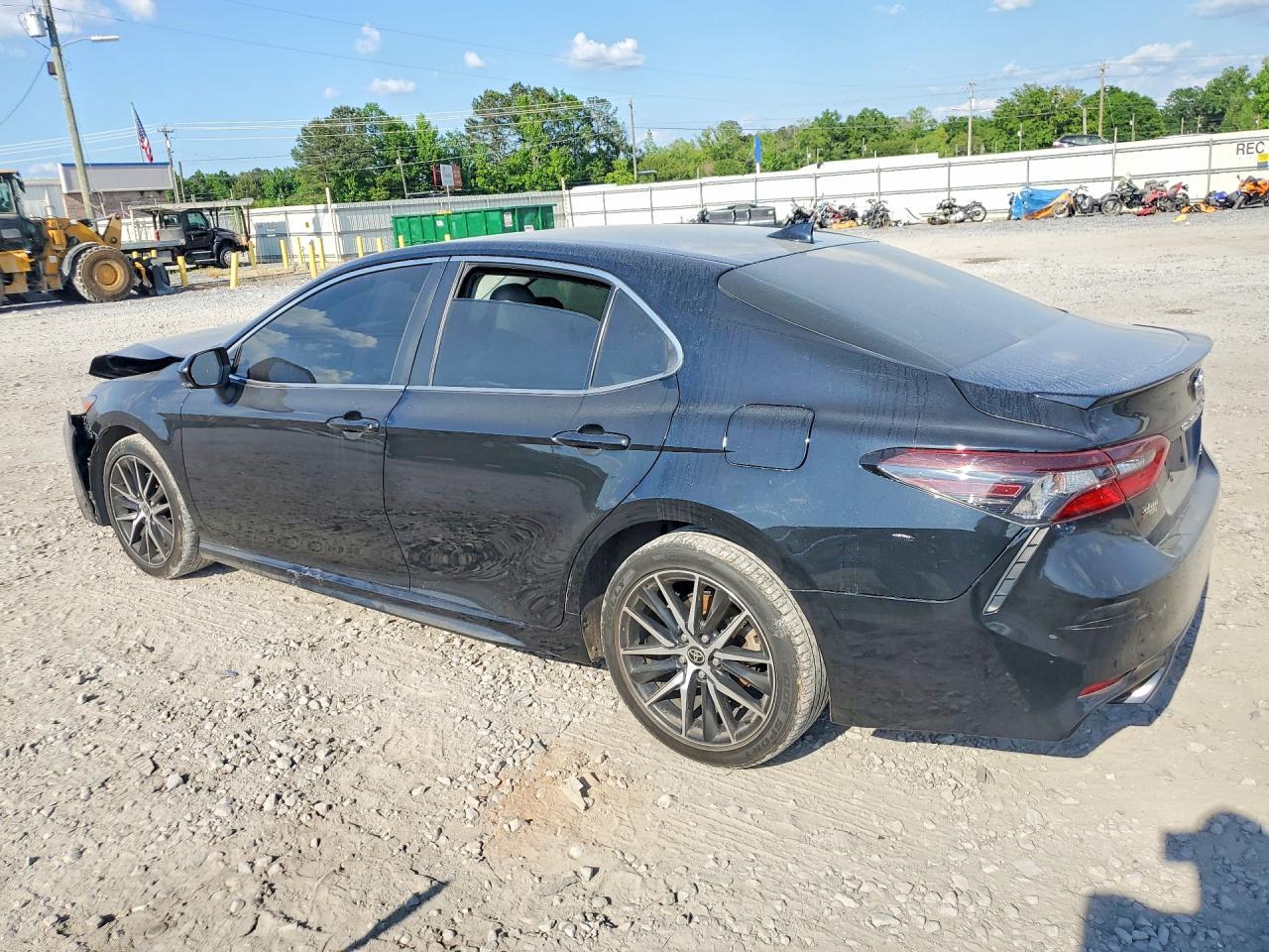 2022 Toyota Camry Se - Фото 2
