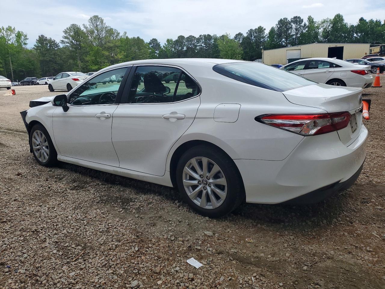2018 Toyota Camry Le - Фото 2