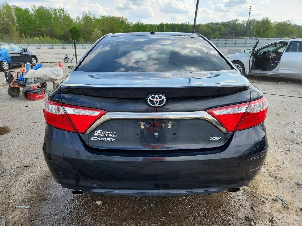 2015 Toyota Camry Xse V6 - Image 6