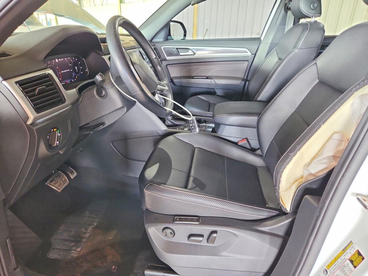 2022 Volkswagen Atlas Cross Sport Sel R-Line - Image 7
