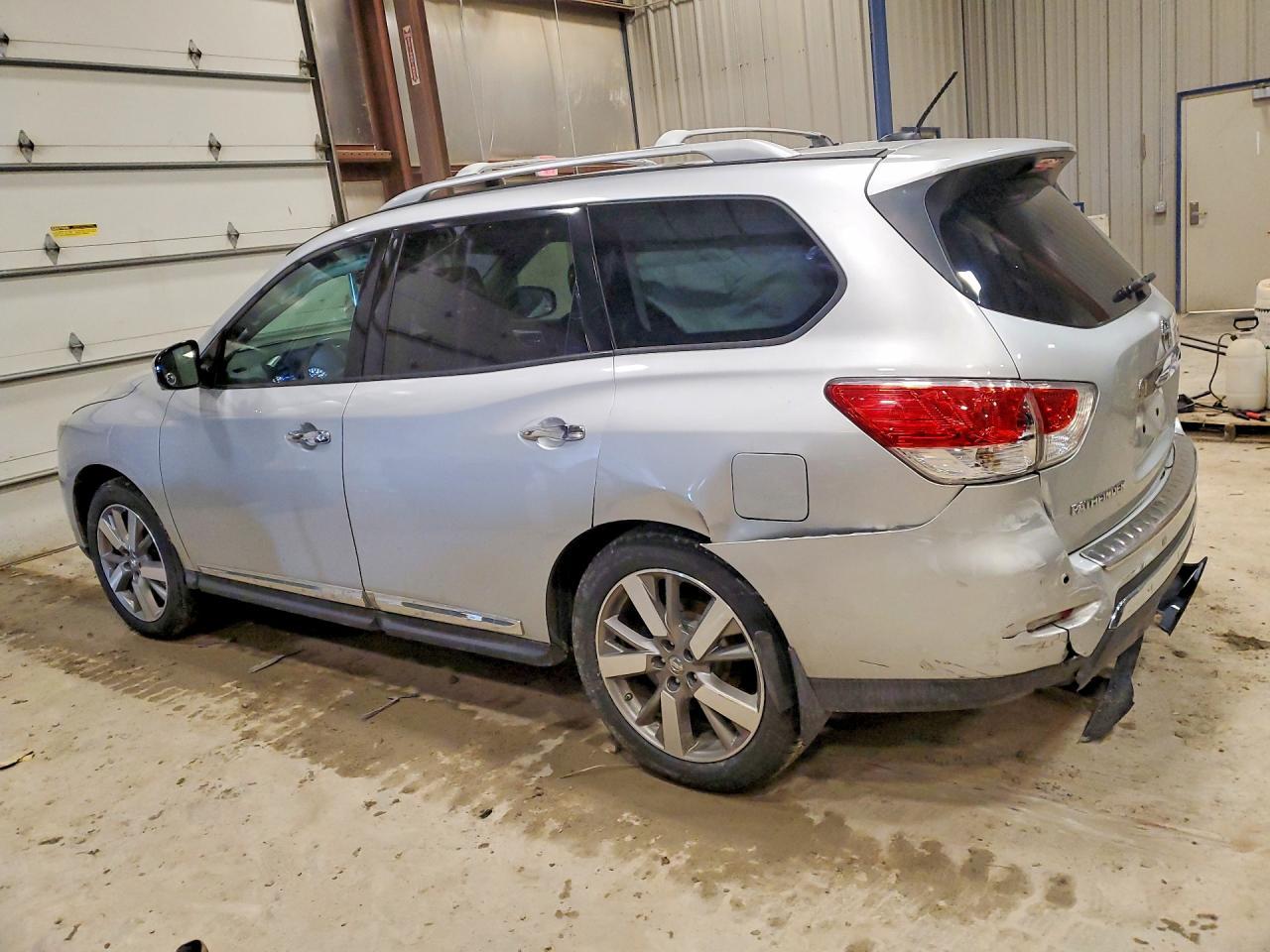 2013 Nissan Pathfinder S - Фото 2