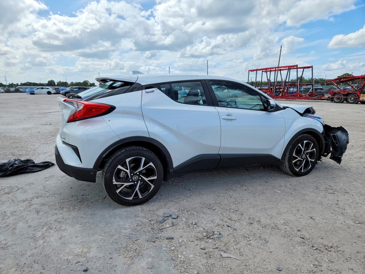 2022 Toyota C-Hr Xle - Фото 3