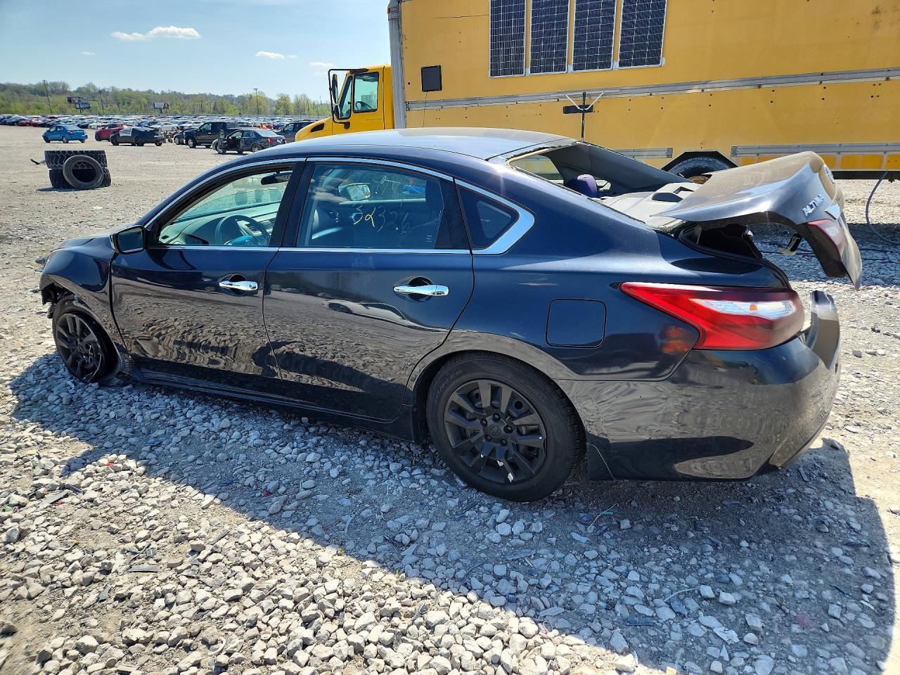 2016 Nissan Altima 2.5 S - Фото 2