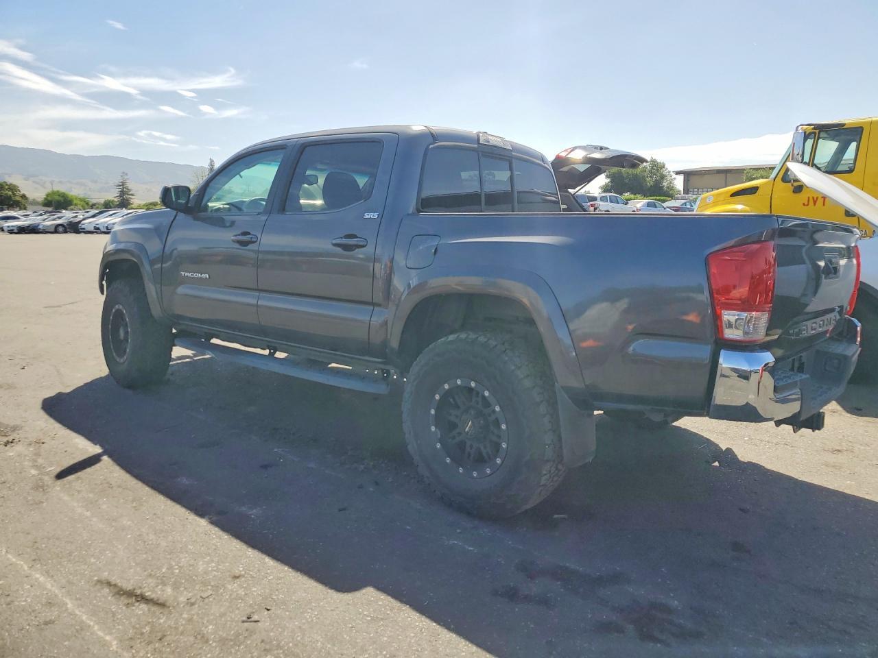 2017 Toyota Tacoma Sr5 V6 - Фото 2
