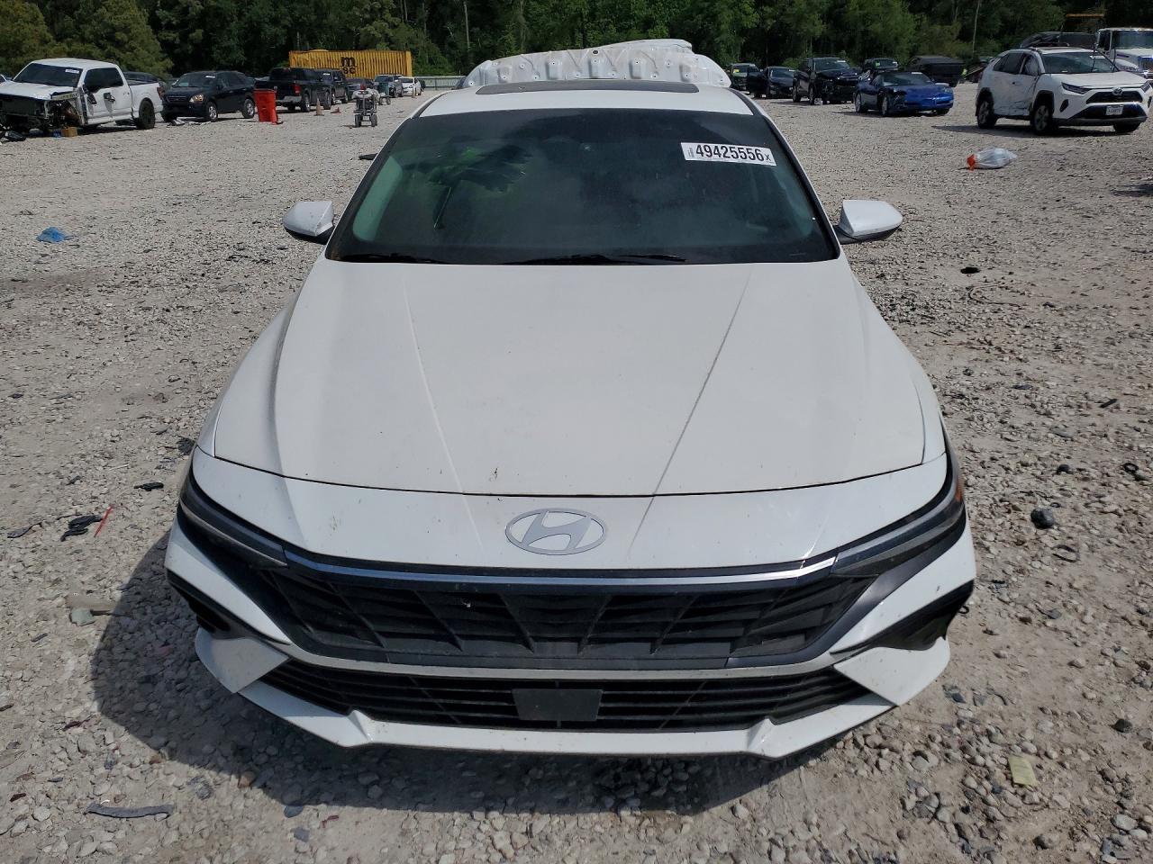 2025 Hyundai Elantra Sel - Image 5